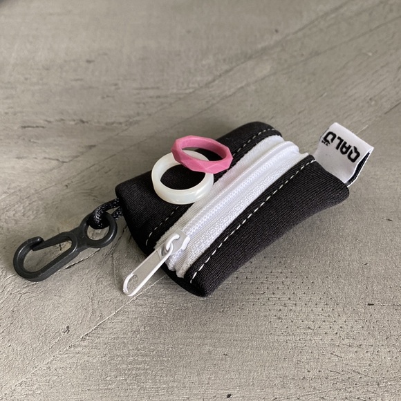 NWT QALO women’s silicone rings, size 4 - Picture 1 of 5